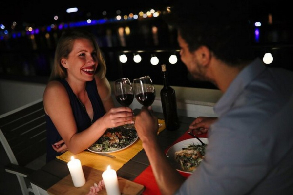 Cặp Đôi Đi Dubai Nên Thêm Trải Nghiệm Gì? Du Thuyền, Safari Lãng Mạn
