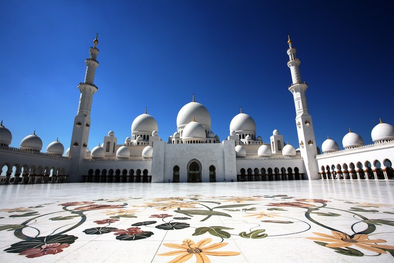 Đại Thánh đường Sheikh Zayed màu trắng nguy nga tại Abu Dhabi
