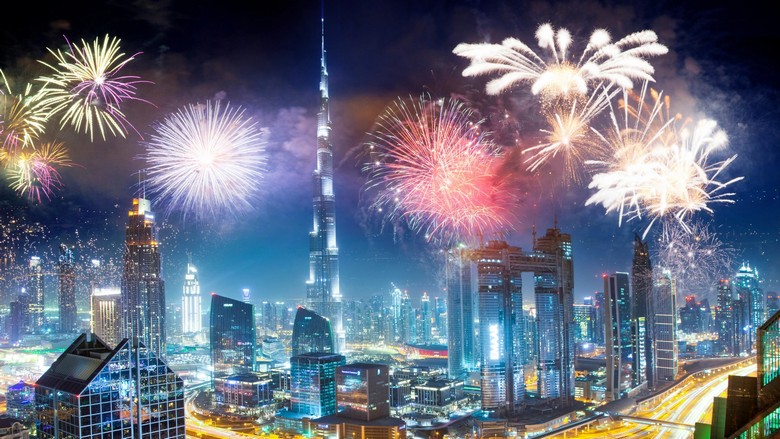 Ảnh chụp mừng năm mới trước tháp Burj Khalifa dịp Tết