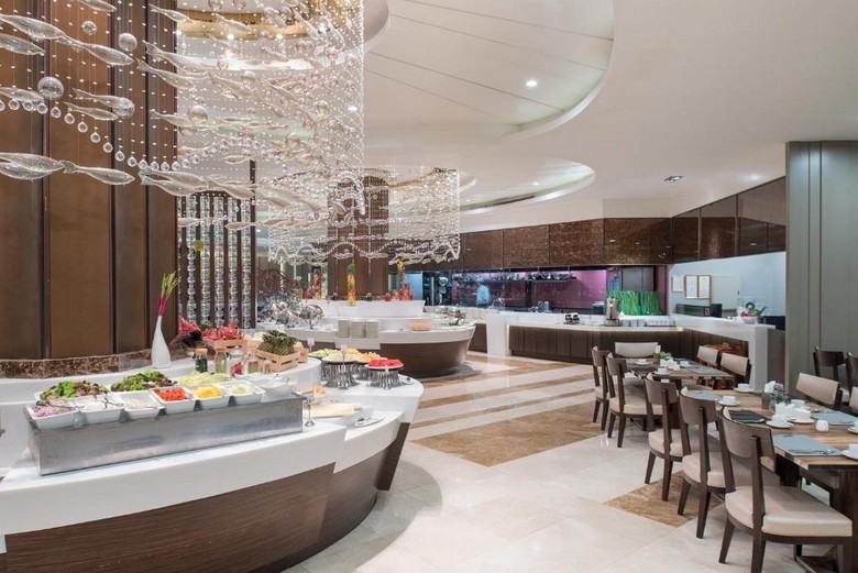 Khách sạn 5 sao và bữa buffet tối trong chương trình tour Dubai