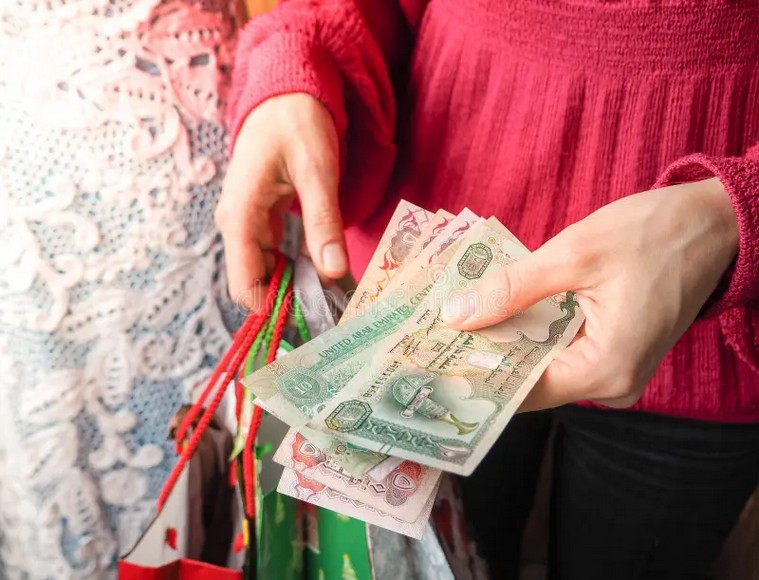 Đồng Dirham UAE và hóa đơn mua sắm