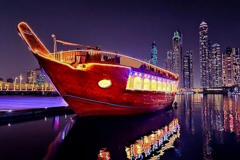 Thuyền dhow truyền thống trên kênh Dubai Creek đầu thế kỷ 20